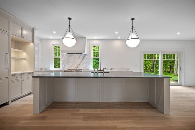 423 Middle Street, West Newbury, MA 01985