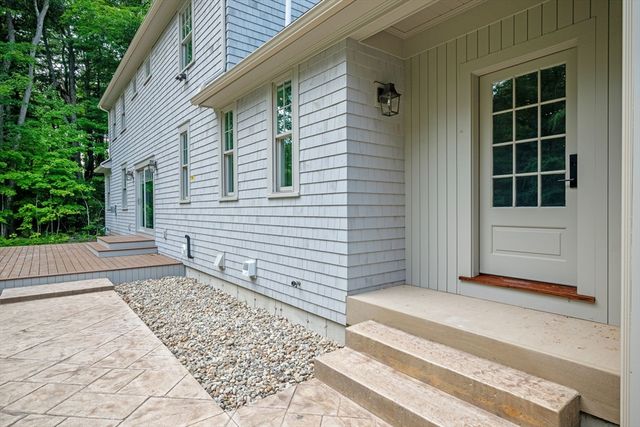 423 Middle Street, West Newbury, MA 01985