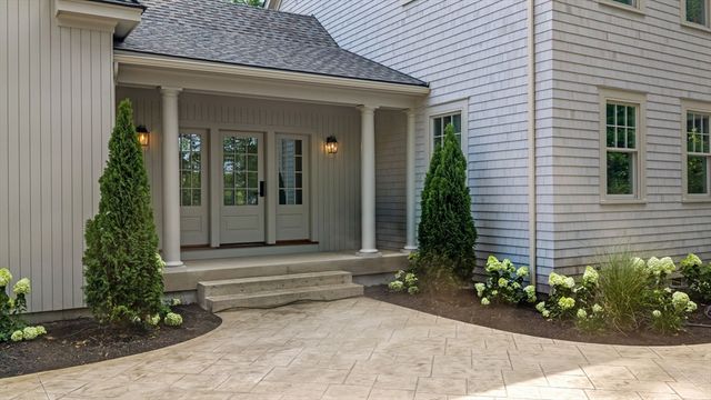 423 Middle Street, West Newbury, MA 01985