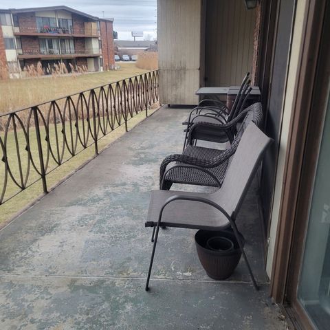2301 Holiday Terrace 11, Lansing, IL 60438
