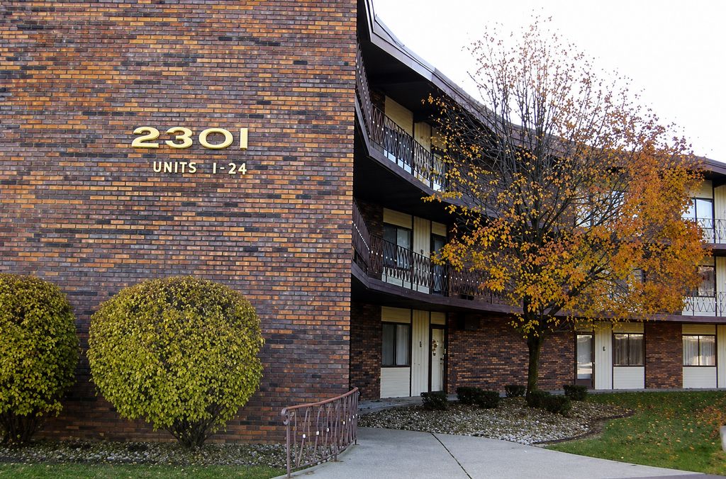 2301 Holiday Terrace 11, Lansing, IL 60438