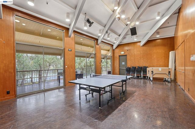 490 N Civic Dr 305, Walnut Creek, CA 94596