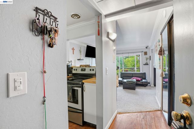 490 N Civic Dr 305, Walnut Creek, CA 94596