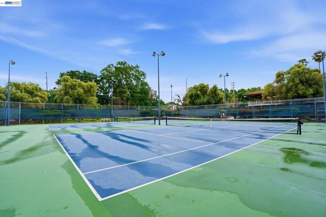 490 N Civic Dr 305, Walnut Creek, CA 94596