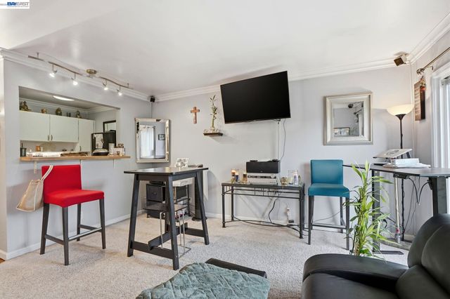 490 N Civic Dr 305, Walnut Creek, CA 94596