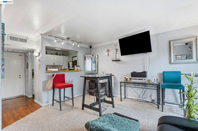 490 N Civic Dr 305, Walnut Creek, CA 94596