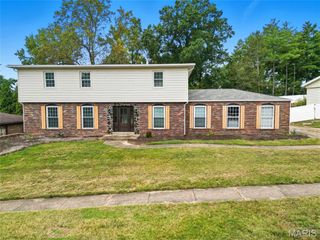 114 Lea Meadows Drive, Ballwin, MO 63011