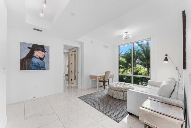 2 Water Club Way 403, North Palm Beach, FL 33408