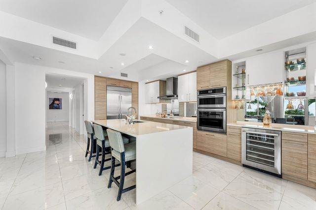 2 Water Club Way 403, North Palm Beach, FL 33408