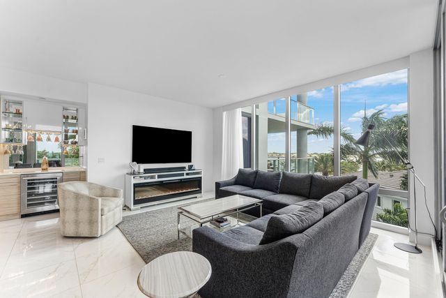 2 Water Club Way 403, North Palm Beach, FL 33408