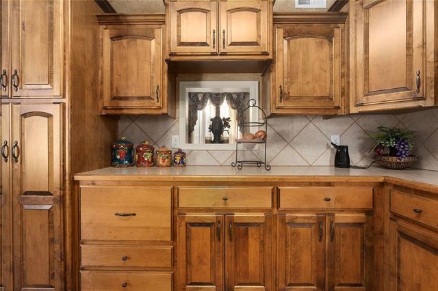 6958 N Atkins Avenue, Kansas City, MO 64152