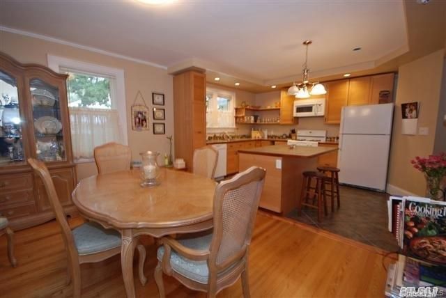 7 Aberdeen Drive, Huntington, NY 11743