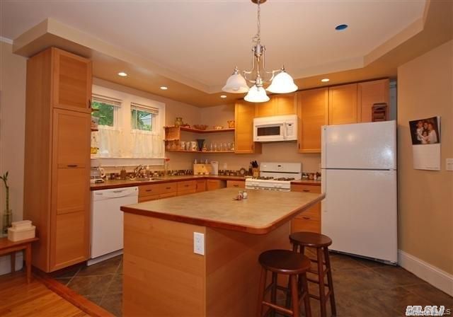 7 Aberdeen Drive, Huntington, NY 11743