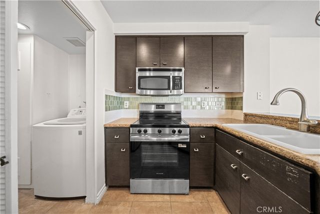 97 Fallingstar 56, Irvine, CA 92614