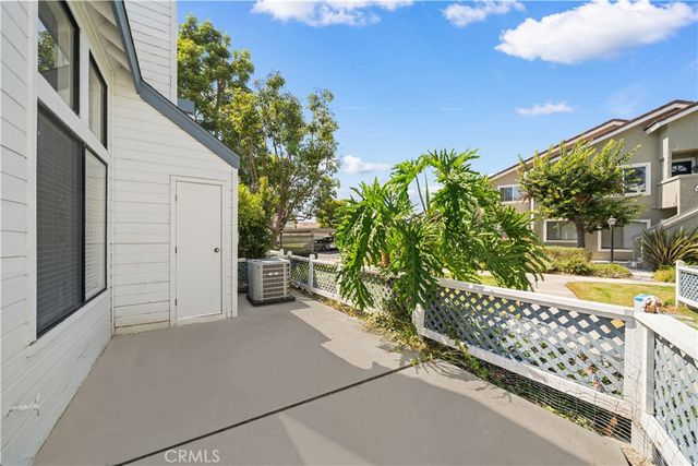 97 Fallingstar 56, Irvine, CA 92614