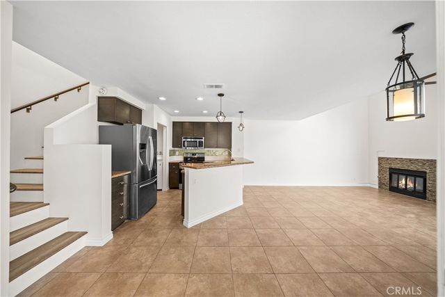 97 Fallingstar 56, Irvine, CA 92614