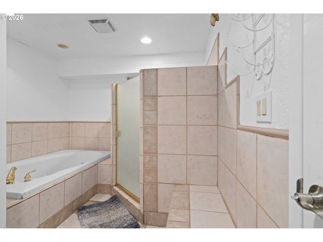 105 ISLAND VIEW Ln, Kelso, WA 98626