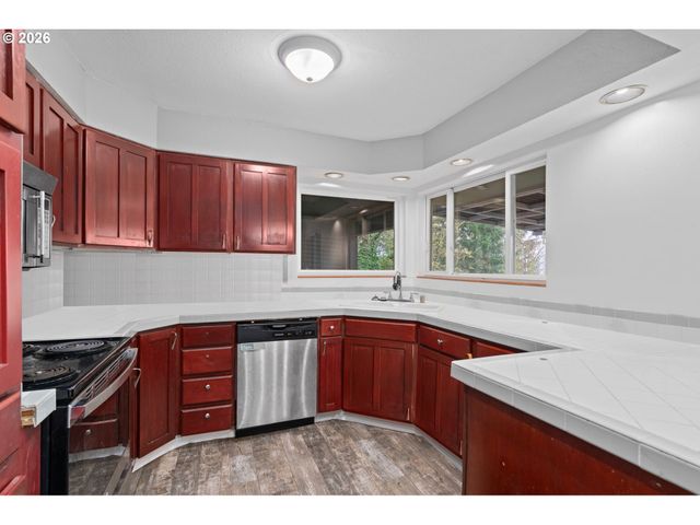 105 ISLAND VIEW Ln, Kelso, WA 98626