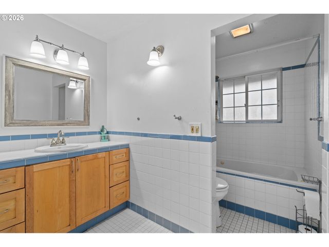 105 ISLAND VIEW Ln, Kelso, WA 98626