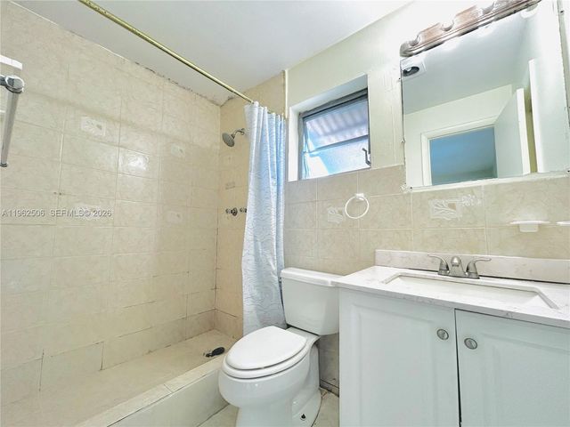 6624 NW 2nd St, Margate, FL 33063