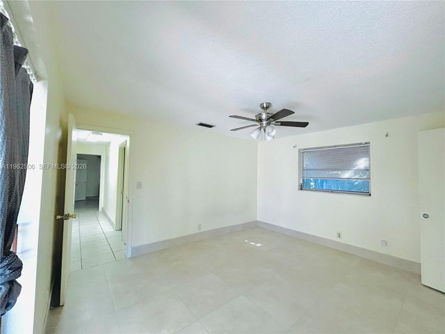 6624 NW 2nd St, Margate, FL 33063