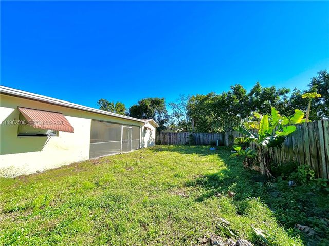 6624 NW 2nd St, Margate, FL 33063