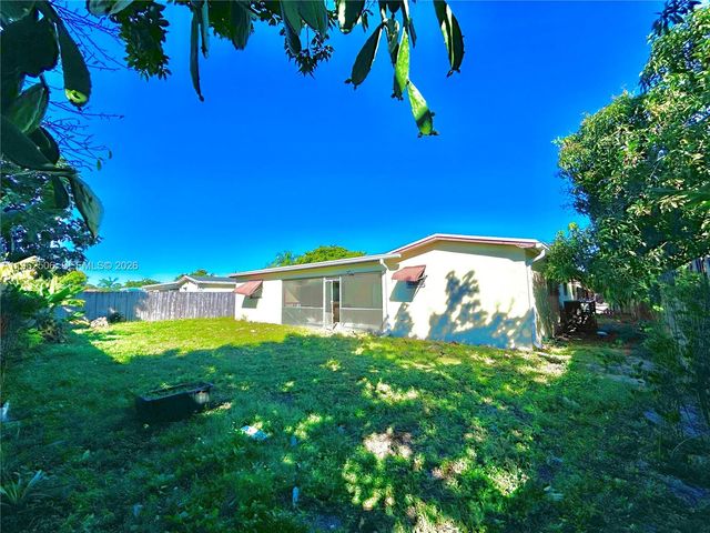 6624 NW 2nd St, Margate, FL 33063