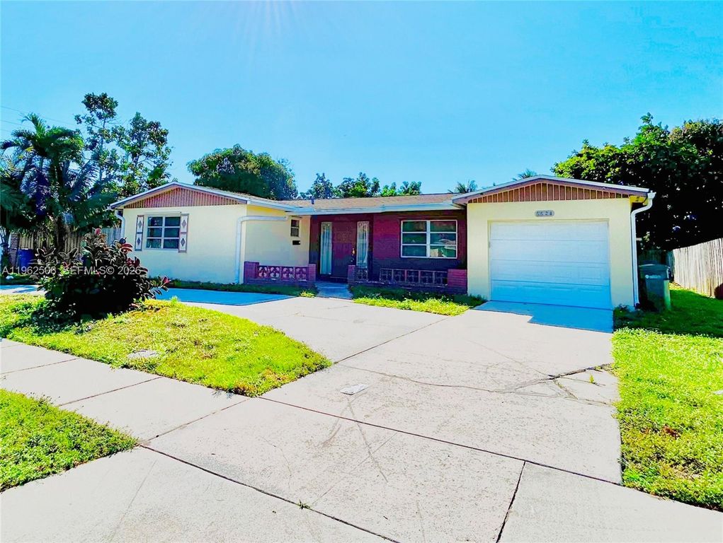 6624 NW 2nd St, Margate, FL 33063