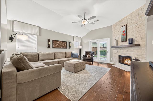 211 Little Summer Drive, Rosenberg, TX 77469