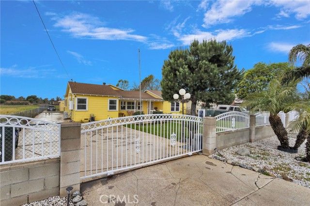 4487 Tyrolite, Jurupa Valley, CA 92509