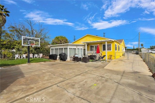 4487 Tyrolite, Jurupa Valley, CA 92509