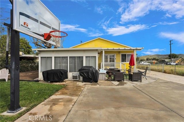 4487 Tyrolite, Jurupa Valley, CA 92509