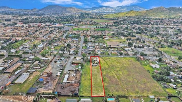 4487 Tyrolite, Jurupa Valley, CA 92509