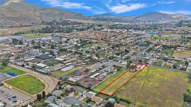 4487 Tyrolite, Jurupa Valley, CA 92509