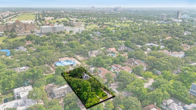 524 Terrell Rd, Terrell Hills, TX 78209