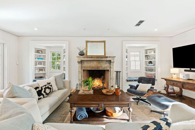 524 Terrell Rd, Terrell Hills, TX 78209