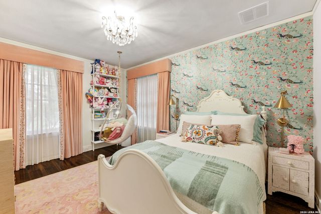 524 Terrell Rd, Terrell Hills, TX 78209