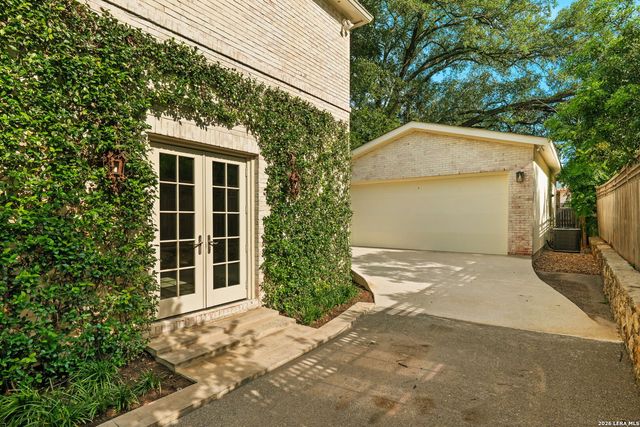 524 Terrell Rd, Terrell Hills, TX 78209