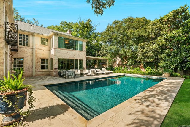 524 Terrell Rd, Terrell Hills, TX 78209