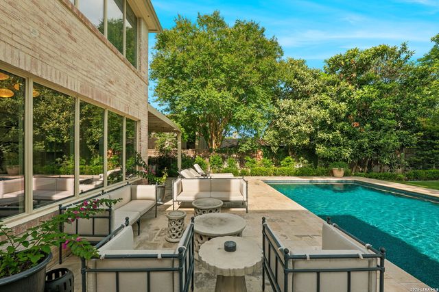 524 Terrell Rd, Terrell Hills, TX 78209