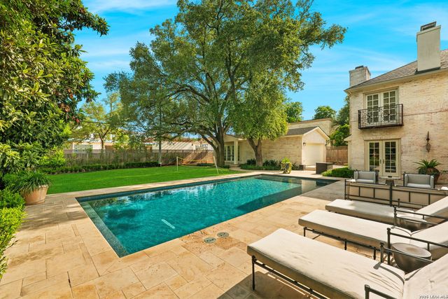 524 Terrell Rd, Terrell Hills, TX 78209