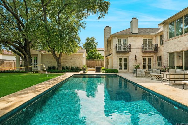 524 Terrell Rd, Terrell Hills, TX 78209