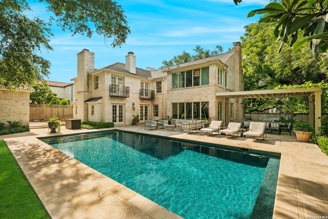 524 Terrell Rd, Terrell Hills, TX 78209