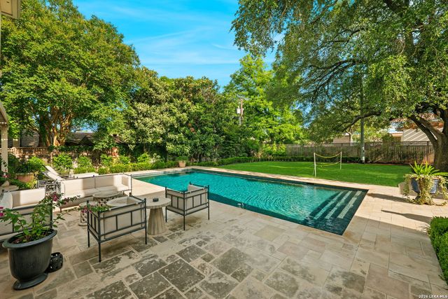 524 Terrell Rd, Terrell Hills, TX 78209