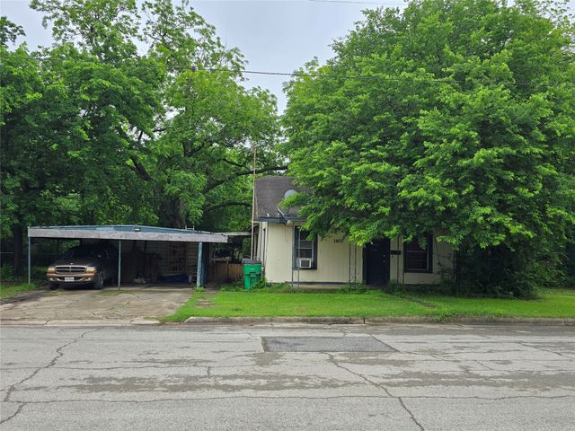 1406 E Garnett Street, Gainesville, TX 76240