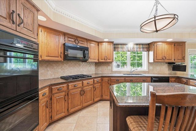10204 Devonshire Lane, Munster, IN 46321