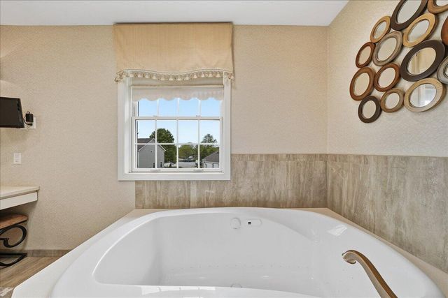 10204 Devonshire Lane, Munster, IN 46321