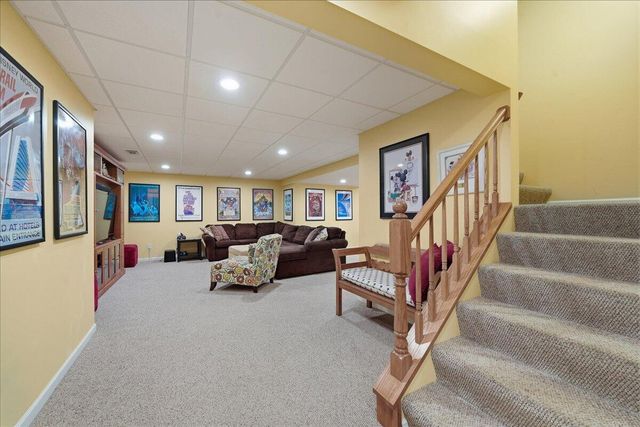 10204 Devonshire Lane, Munster, IN 46321