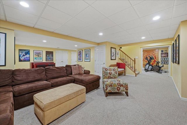 10204 Devonshire Lane, Munster, IN 46321