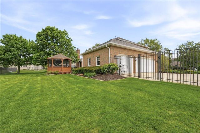 10204 Devonshire Lane, Munster, IN 46321